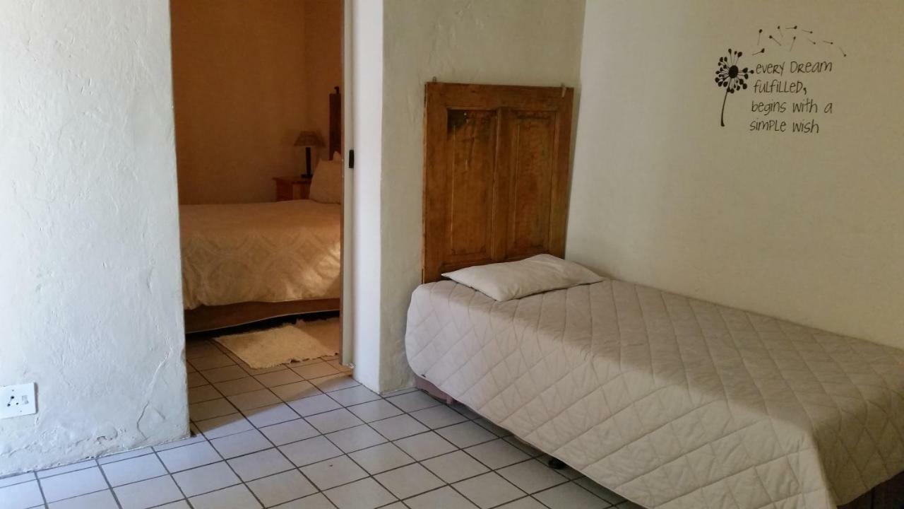 Calvinia Guesthouse Esterno foto