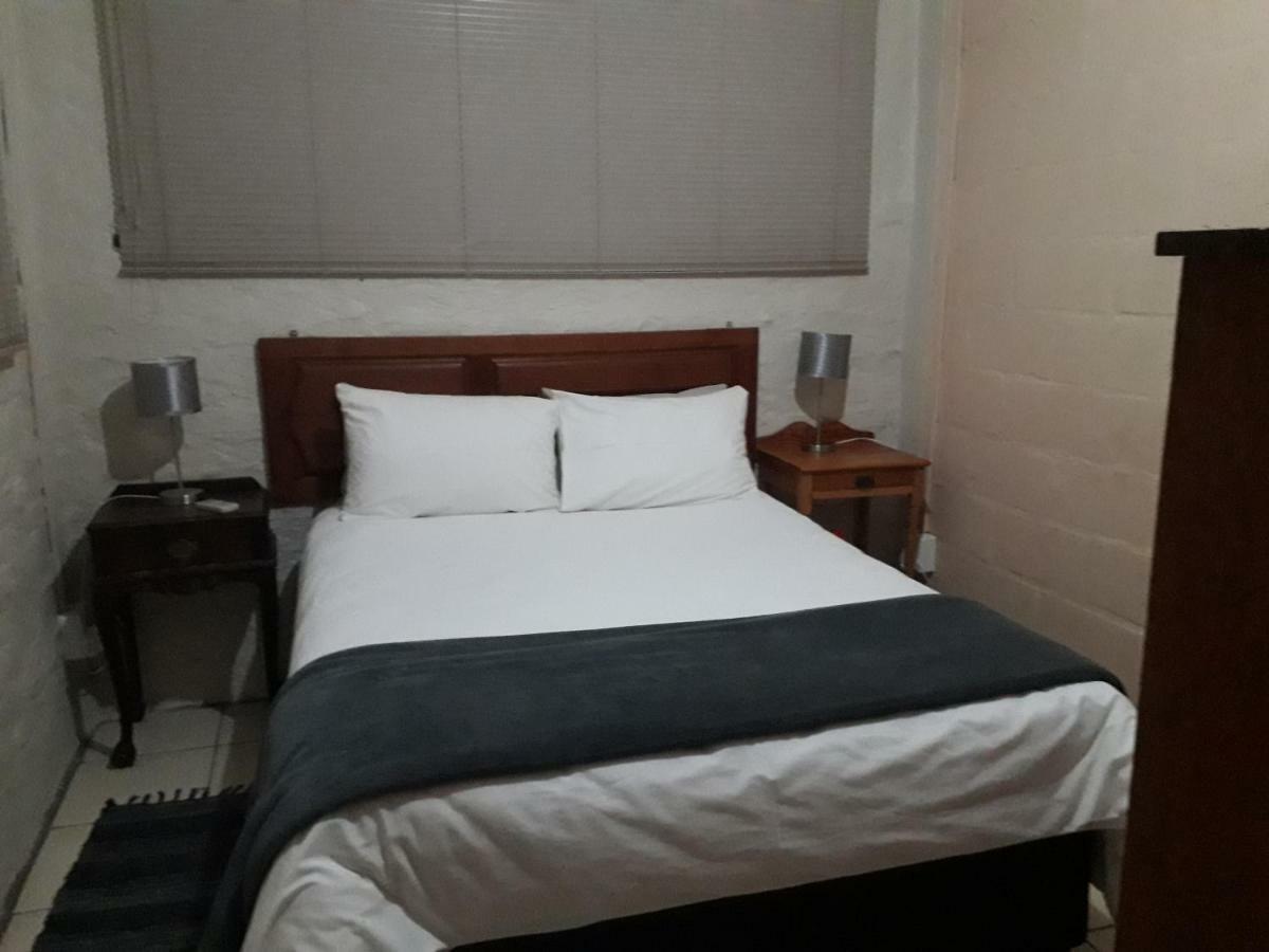 Calvinia Guesthouse Esterno foto