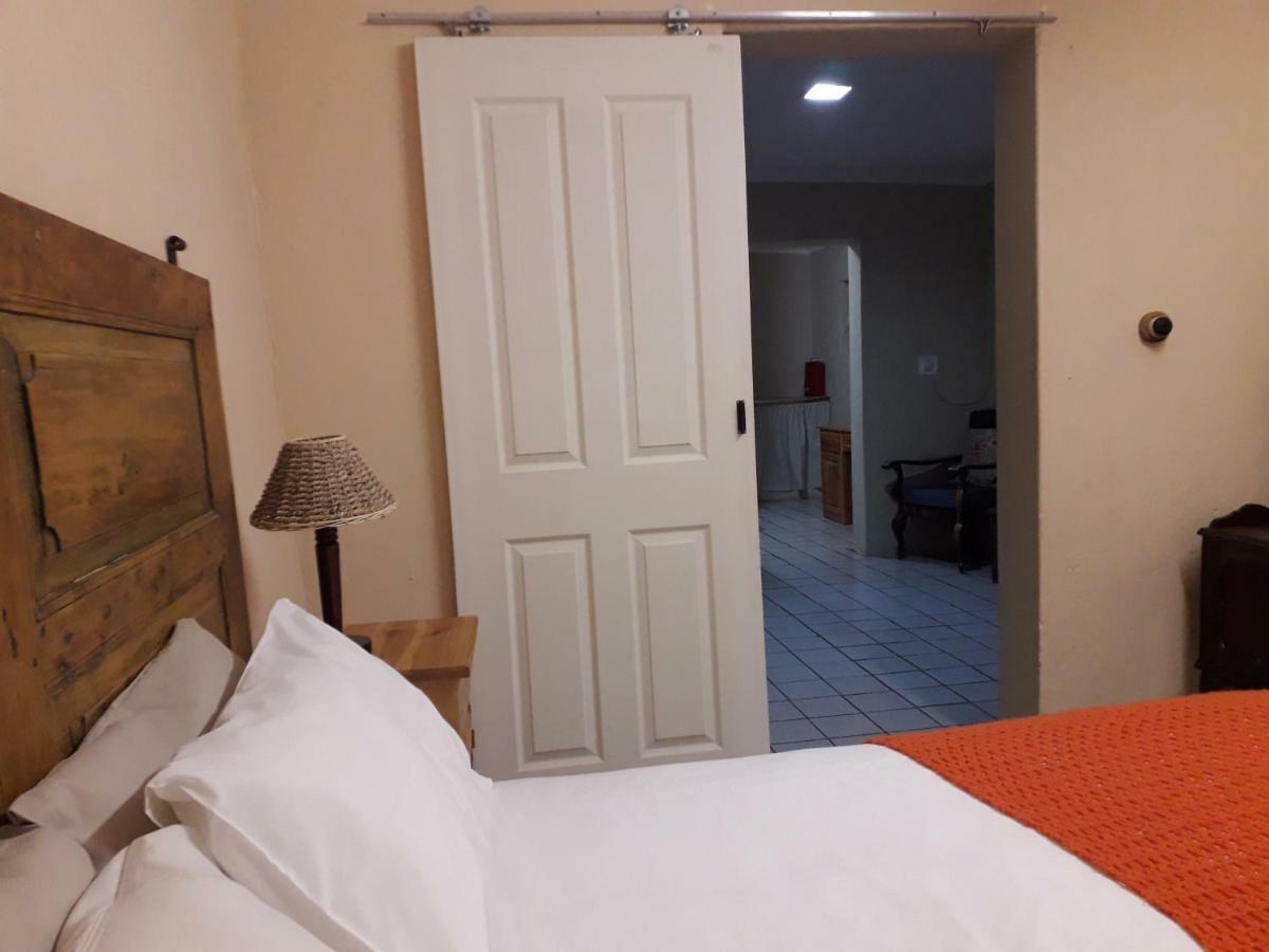 Calvinia Guesthouse Esterno foto