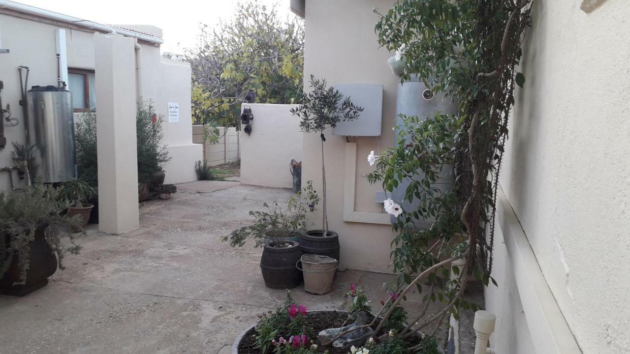 Calvinia Guesthouse Esterno foto